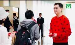 Nhân viên xếp hàng 12 giờ để nhận lì xì từ tỷ phú giàu thứ hai Trung Quốc