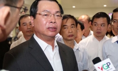 Một năm, ông Vũ Huy Hoàng đi nước ngoài hơn nửa thời gian làm việc