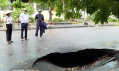 Bất ngờ xuất hiện hố tử thần trên phố, Quảng Ninh khẩn cấp di dời dân