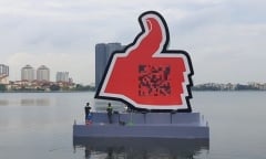 Vì sao biểu tượng bàn tay like ở Hồ Tây bị tháo dỡ?