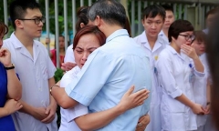 Cả bệnh viện khóc nghẹn tiễn Giáo sư Nguyễn Anh Trí về hưu: Chuyện thường sao lạ lùng giữa thời nay?