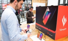 VinSmart đã ra 'biển lớn' châu Âu, vậy bao giờ Bphone mới sang Dubai?