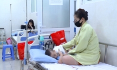 Thời tiết thất thường, hàng trăm trẻ nhập viện do viêm phổi