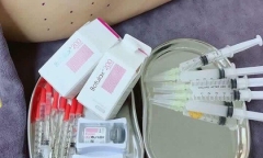 Cô gái như búp bê vô hồn sau khi tiêm botox làm thon gọn mặt