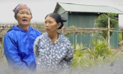 Bí ẩn bên trong ngôi nhà tôn xanh của gia đình 'âm binh'