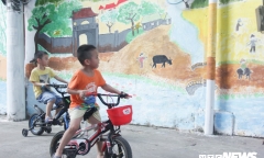 Con đường bích họa bị chê tả tơi, tổ trưởng dân phố nói gì?