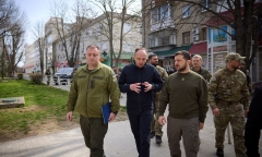 Nhiều tháng sau khi Nga rút quân, Tổng thống Ukraine tới tiền tuyến ở Kherson