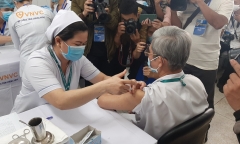 TP.HCM sẽ ưu tiên tiêm vaccine COVID-19 cho những ai sau 30/9?