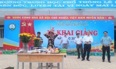 Hình ảnh 'cúng bái tại lễ khai giảng' ở Đắk Lắk gây xôn xao: Nhà trường nói gì?