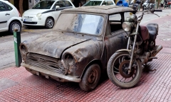 Cặp đôi Mini Cooper và Yamaha cổ bị bỏ quên suốt 30 năm trong hầm khách sạn