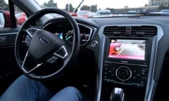 Ford đầu tư công nghệ 'lùi chuồng' tự động trên xe hơi
