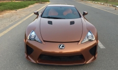 Cận cảnh Lexus LFA màu nâu ngọc trai siêu hiếm