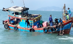 TP.HCM: Chìm thuyền trên biển Cần Giờ, cứu được 6 người, 1 người chết