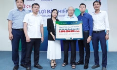 Manulife Việt Nam trả 3,6 tỷ đồng quyền lợi bảo hiểm cho khách hàng ở Nghệ An