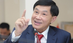 'Vua' hàng hiệu đi bán phở, đại gia nuôi bò, nuôi lợn, thu tiền tỷ mỗi ngày