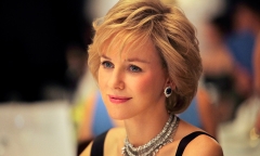 Naomi Watts 52 tuổi vẫn đẹp quyến rũ
