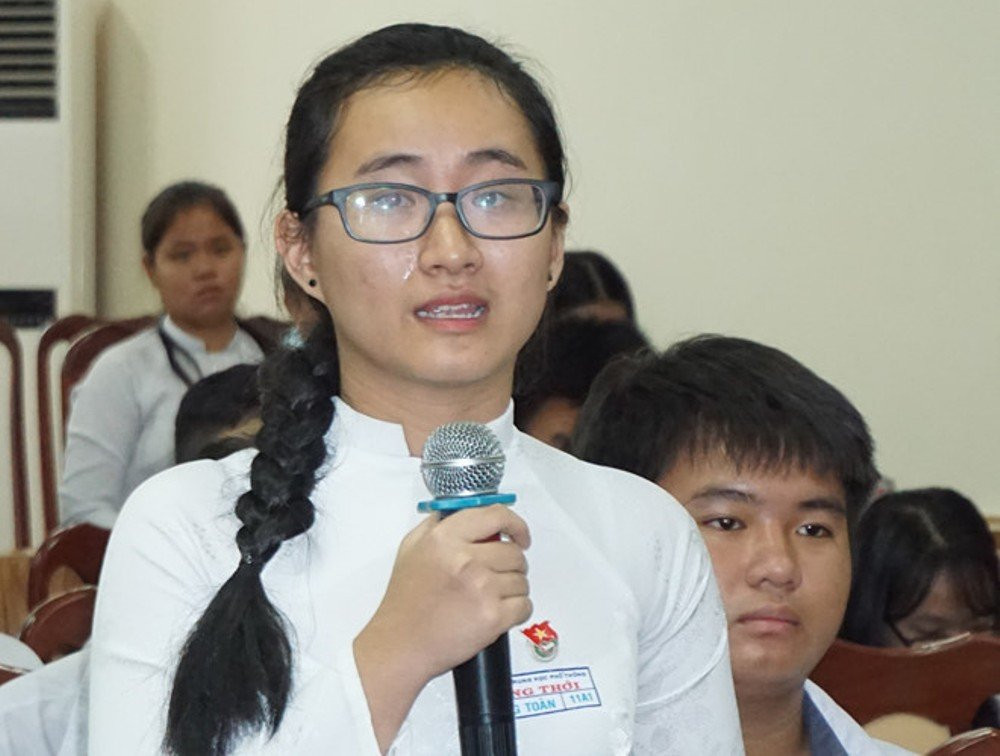 Cô giáo im lặng khiến học sinh bật khóc bị đình chỉ dạy