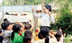 Thưởng Tết giáo viên: Nơi không có gì, nơi không đủ tiền tàu xe