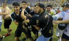 Cổ động viên giẫm đạp ở El Salvador: Ít nhất 12 người thiệt mạng