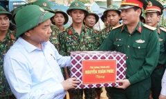 Thủ tướng: Giải quyết vấn đề cứu trợ, không gây khó khăn cho các nhà hảo tâm