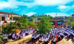 Nam sinh lớp 11 đánh thầy giáo nhập viện do bị nhắc trong giờ chào cờ