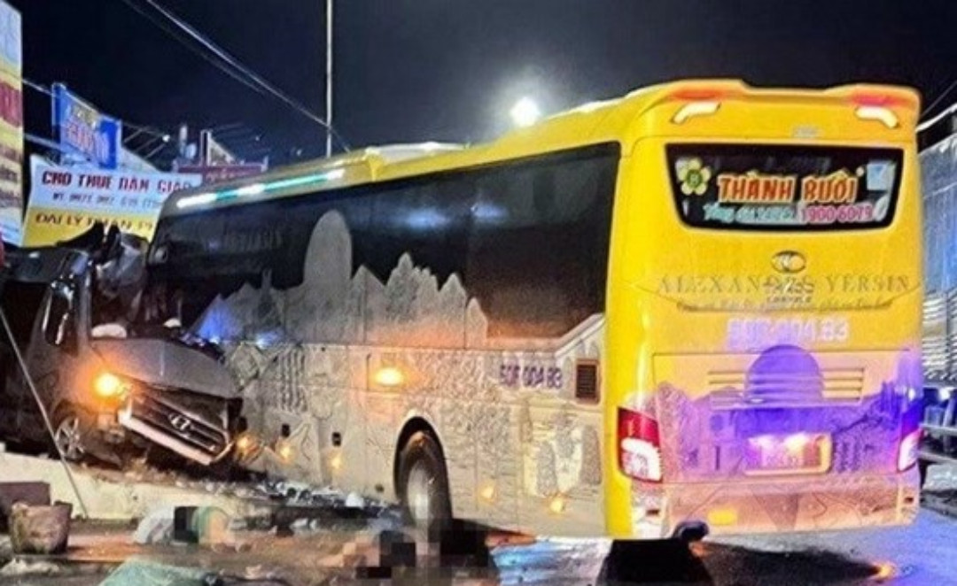 Xe khách tông ô tô 16 chỗ ở Đồng Nai: Thêm một nạn nhân tử vong
