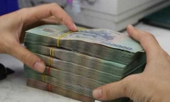 Nhân viên ngân hàng hồi hộp chờ thưởng Tết