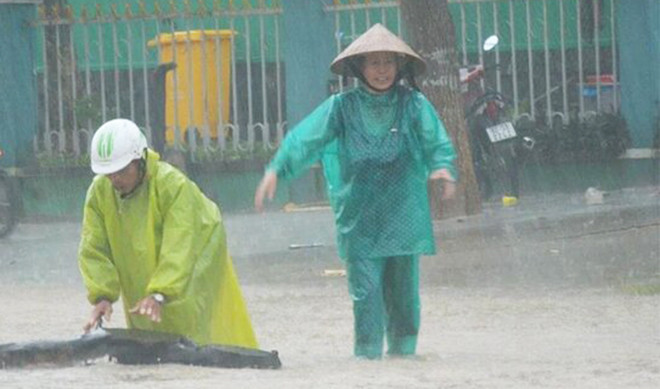 Mưa lớn dồn dập, nước lũ nhấn chìm nhiều cầu tràn ở huyện miền núi Hà Tĩnh