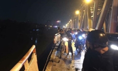 Xe Mercedes lao xuống sông Hồng, 2 người chết: Sẽ họp thay đổi luồng xe qua cầu Chương Dương