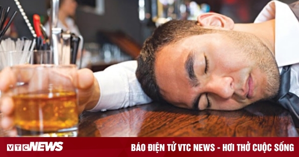 Uống bao nhiêu rượu sẽ say?