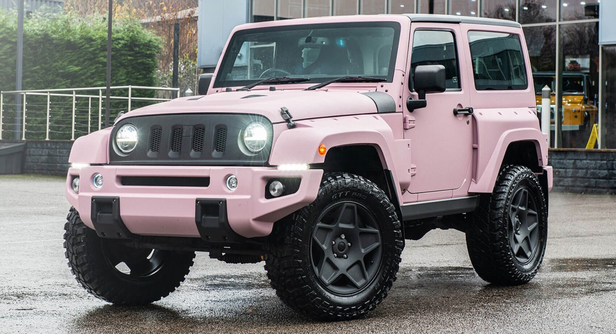 Jeep Wrangler màu hồng siêu lãng mạn