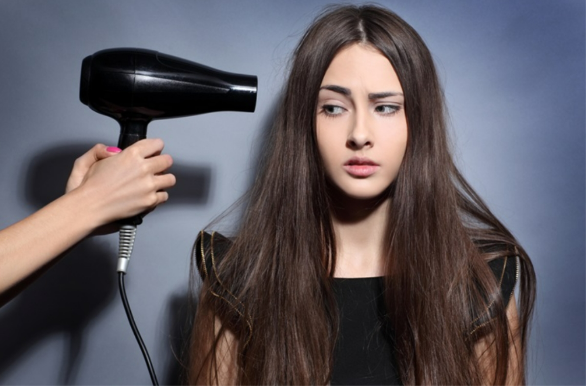 Sai lầm khi sử dụng máy sấy tóc khiến tóc hư tổn