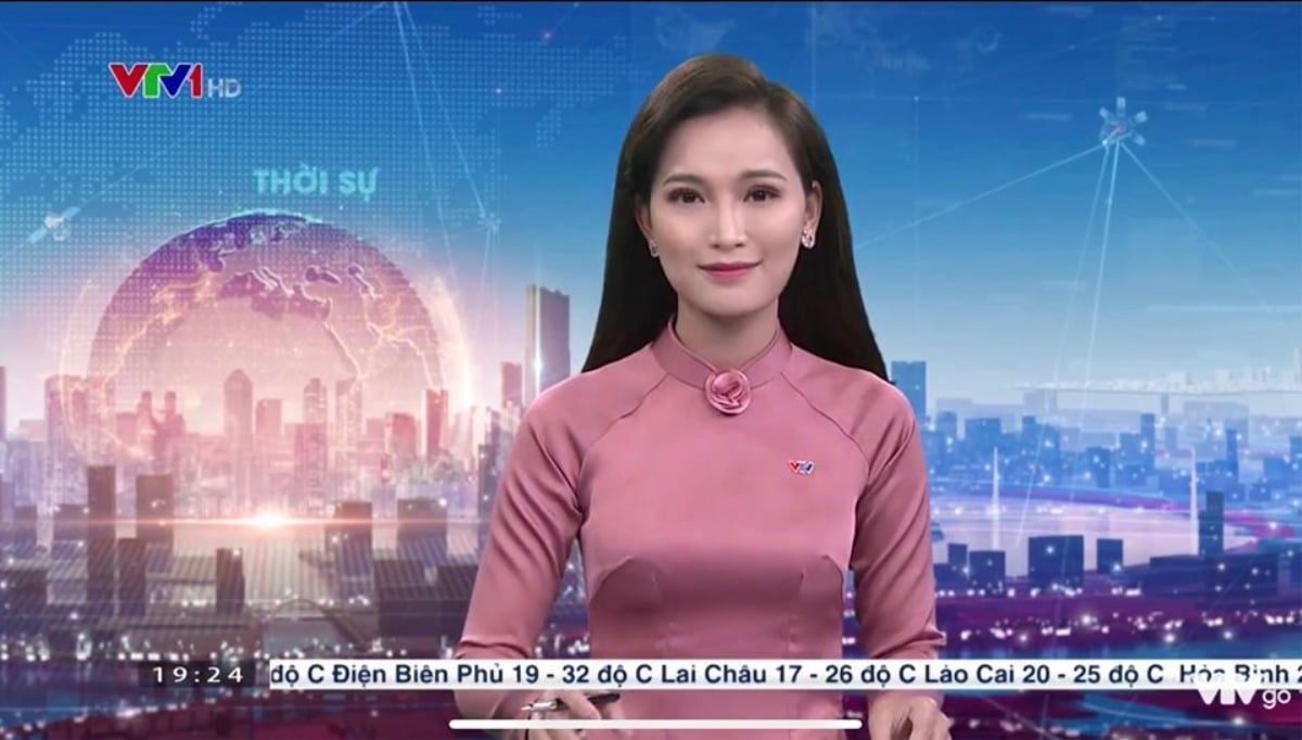 Hình ảnh giản dị ăn vội vã của MC thời sự nổi tiếng VTV