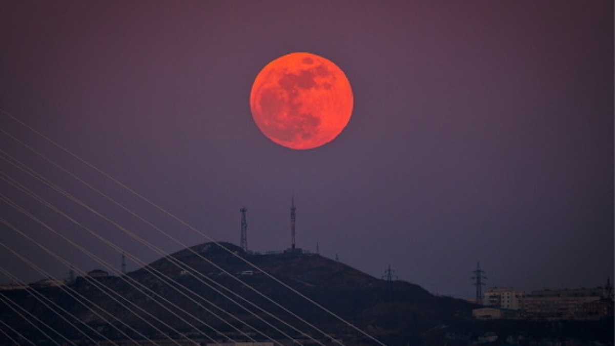 Hiện tượng siêu trăng máu có ảnh hưởng gì đến con người và Trái Đất?