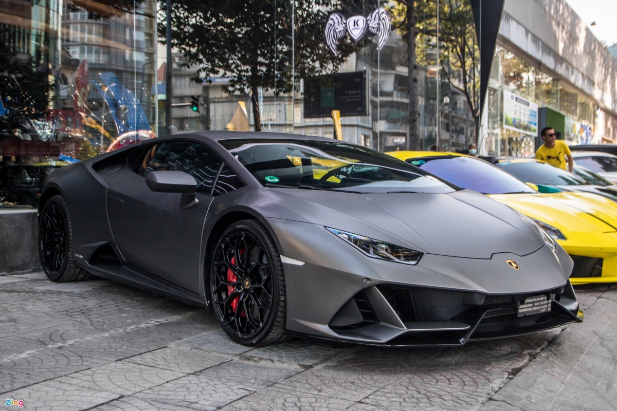 Cận cảnh Lamborghini Huracan EVO đầu tiên về Việt Nam