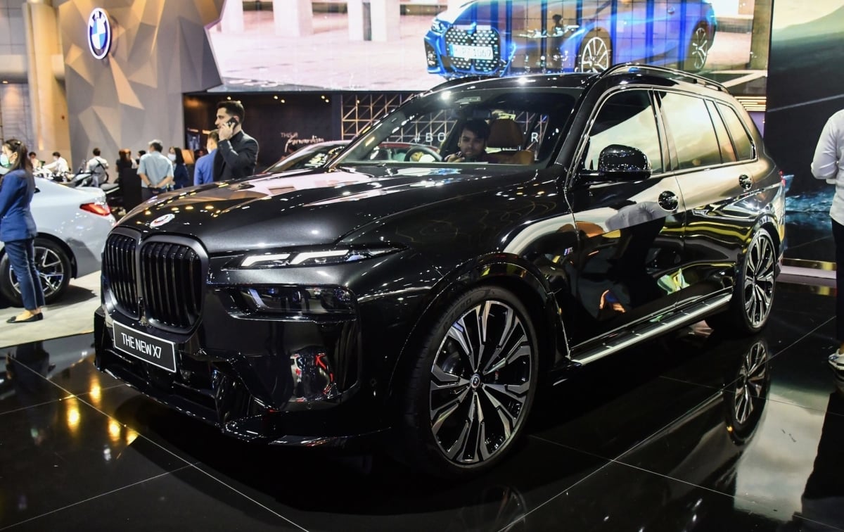 BMW X7 2023 có diện mạo gây tranh cãi do bố trí đèn giống xe VinFast