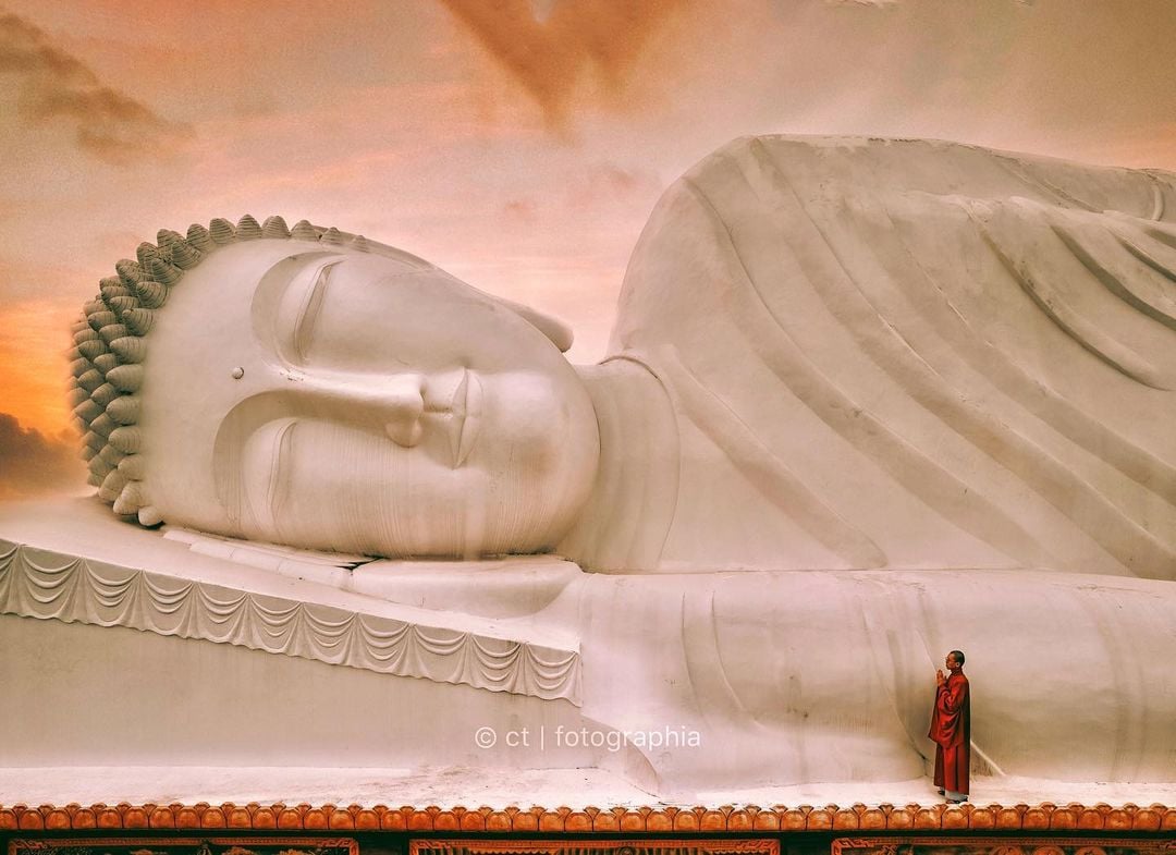 Ngôi chùa cổ 300 tuổi có tượng Phật nằm trên mái dài nhất châu Á ở ...