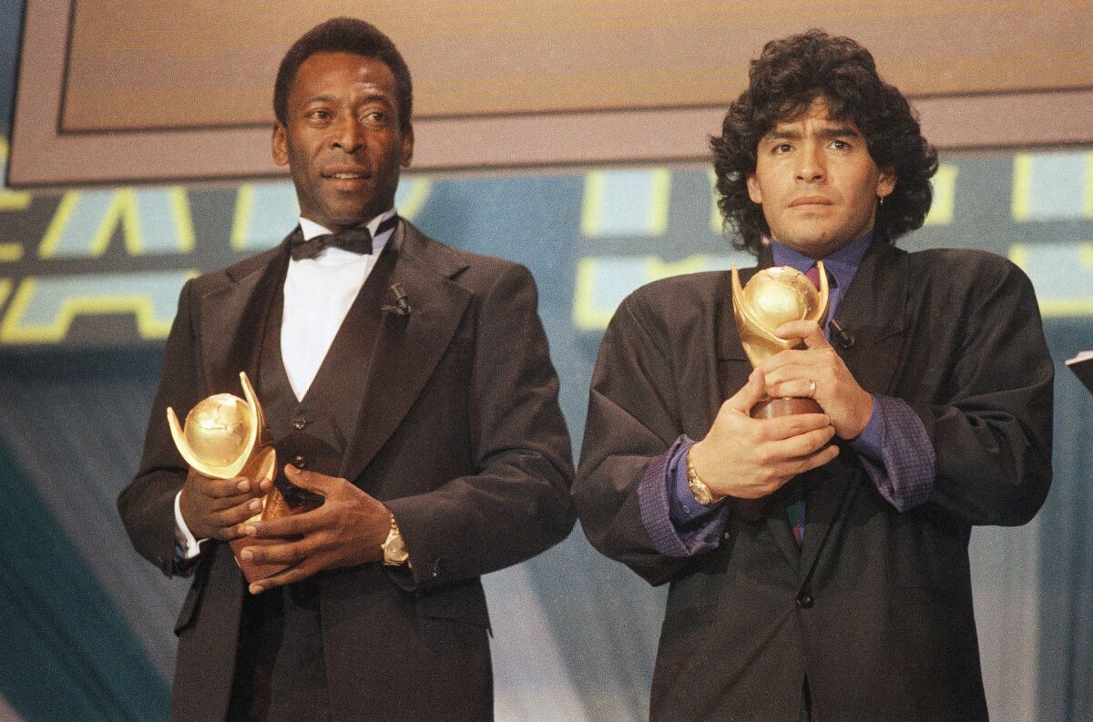 Khoảnh khắc hiếm có: Pele, Maradona chơi bóng cùng nhau