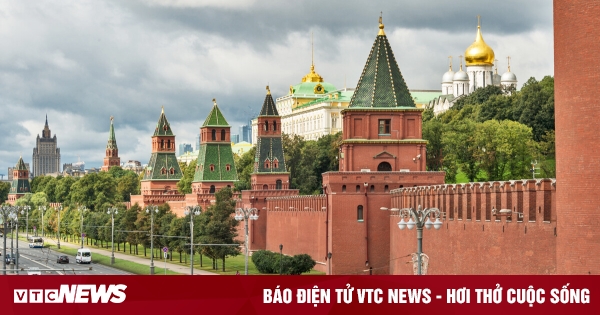 Vì sao những bức tường điện Kremlin có màu đỏ gạch?