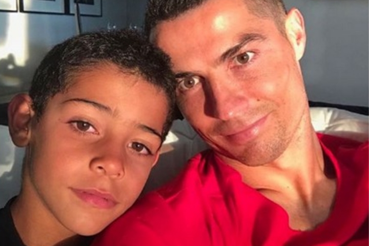 Con trai cả của Ronaldo: 11 tuổi đã có profile đáng nể, tài săn bàn giống  hệt bố