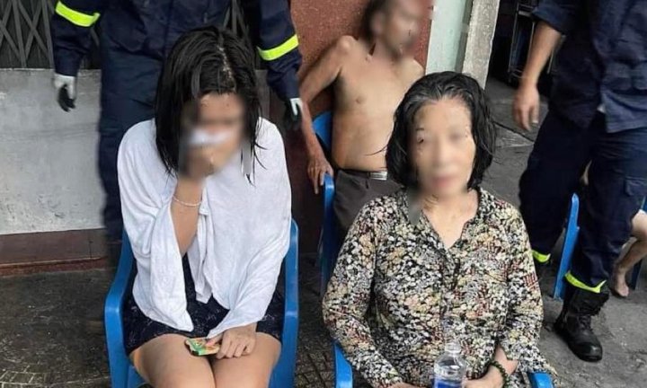 Giải cứu 6 người trong đám cháy nhà ở TP.HCM