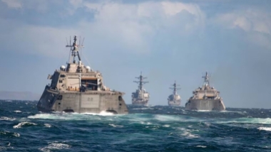 Mỹ tung 15 chiến hạm siết vòng phong tỏa eo biển Hormuz, Iran cảnh báo hậu quả