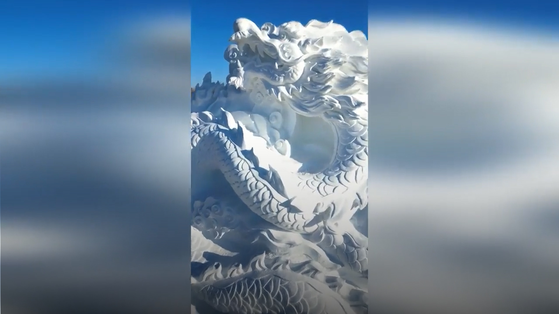 Mãn nhãn tác phẩm hình rồng khổng lồ từ tuyết