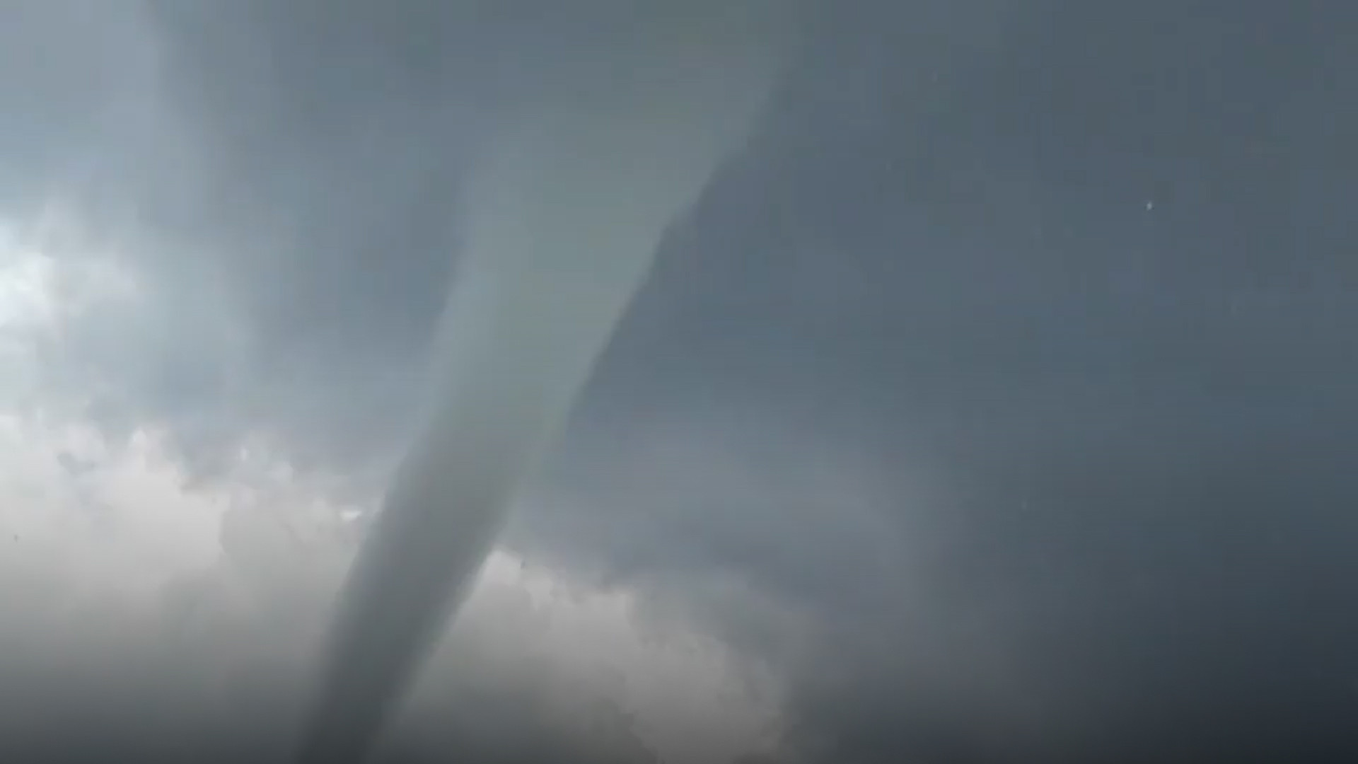 Cột nước lớn trên bầu trời Thổ Nhĩ Kỳ