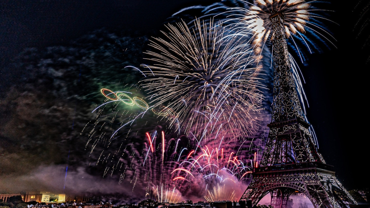 Pháp, Anh, Qatar, Đức rực rỡ pháo hoa chào năm mới 2026