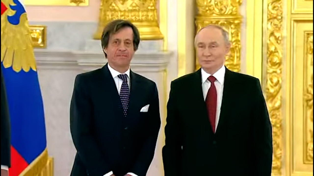 Choáng ngợp lễ trình quốc thư của các đại sứ lên Tổng thống Nga Putin