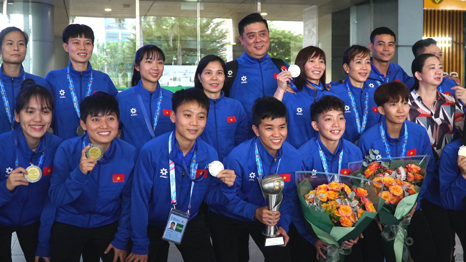Thắng Thái Lan, tuyển nữ Futsal Việt Nam hạnh phúc mang cúp vô địch về nước