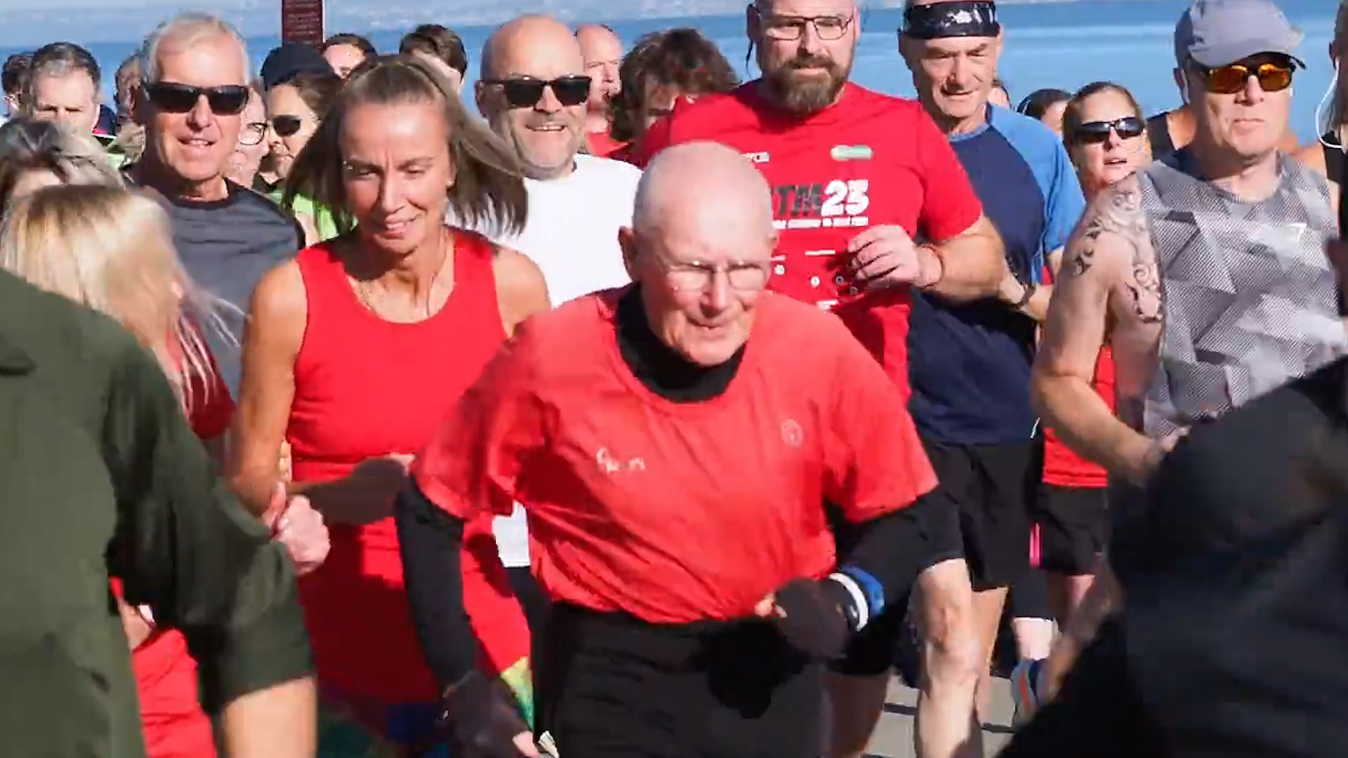 Cụ ông 89 tuổi lập thành tích kinh ngạc tại giải chạy bộ Vương quốc Anh