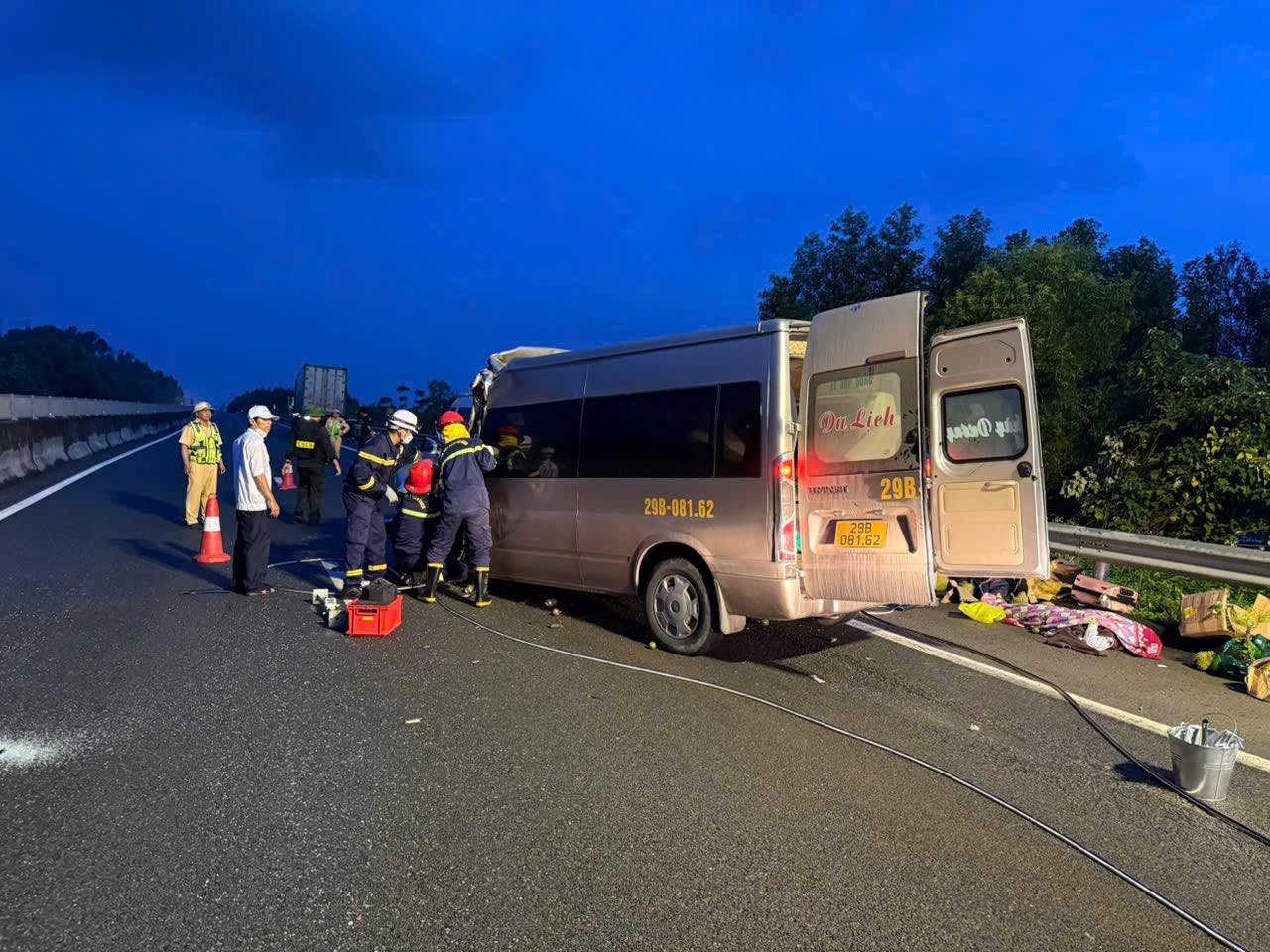 Xe khách va chạm xe đầu kéo trên cao tốc: Nạn nhân kể lại giây phút kinh hoàng
