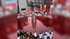 Nồi lẩu khổng lồ ở Trung Quốc phục vụ cả trăm thực khách cùng lúc